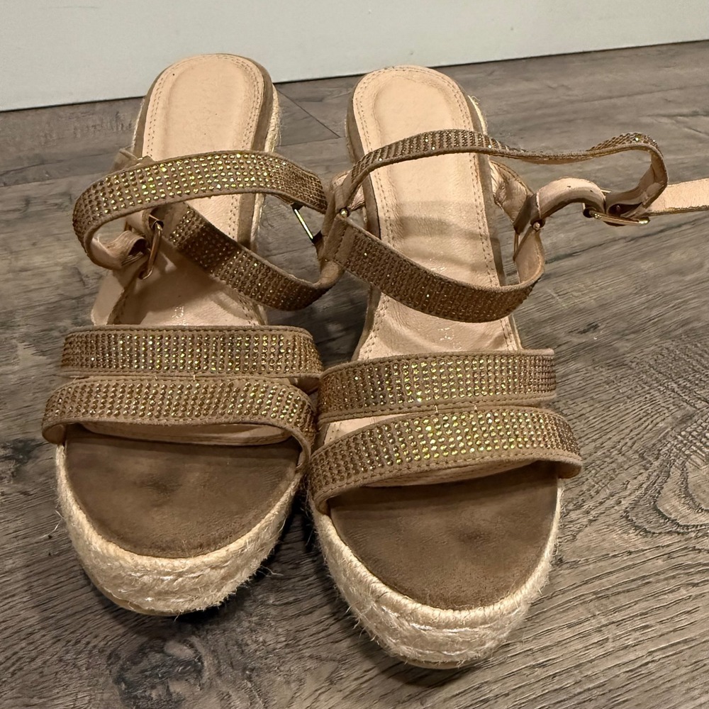 Wilder Womens Gold Rhinestone Studded Espadrille Wedge Sandals Platform Strappy